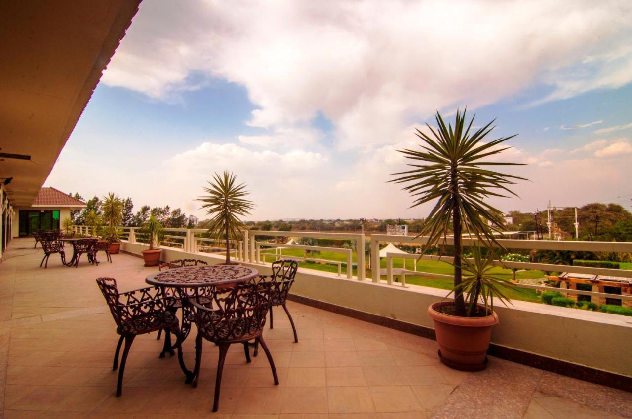 Jalsa Resort Indore Exterior foto